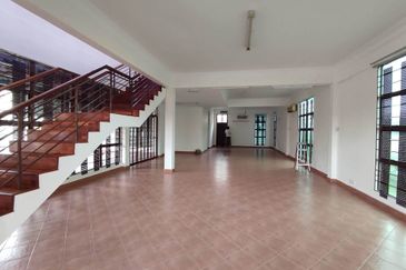 Ampang - Office/spa/cafe (main road frontage)