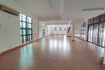 Ampang - Office/spa/cafe (main road frontage)