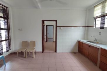 Ampang - Office/spa/cafe (main road frontage)