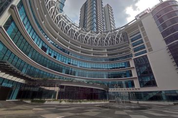 Mall - [New] Showroom, school, wellness (8600sf)