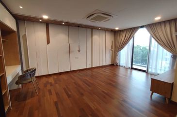 Bukit Pantai - KLCC view, rooftop pool