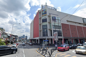 Bangsar - Telawi (ground floor, heavy traffic)