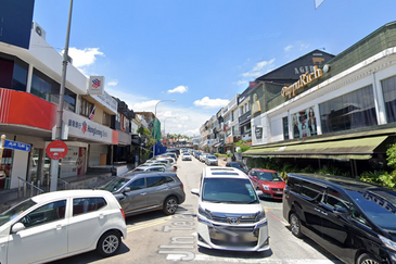 Bangsar - Telawi (ground floor, heavy traffic)