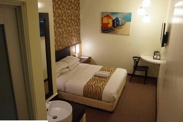 Melaka Hotel (35 rooms with lift) 