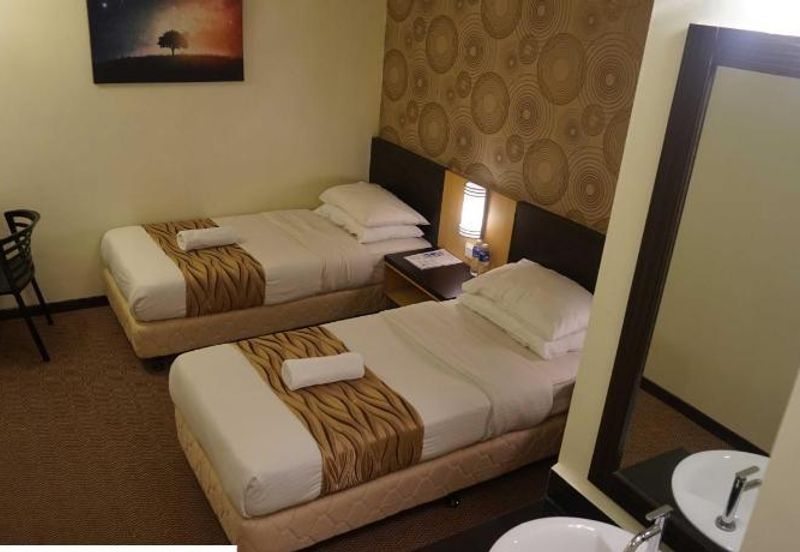 Melaka Hotel (35 rooms with lift) 