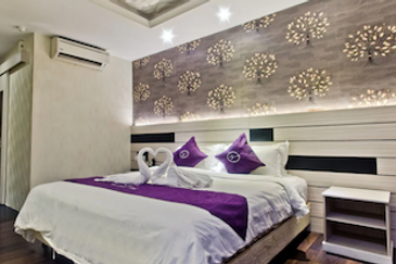 Melaka Hotel (2 star, 51 rooms with lift) 