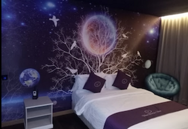 Melaka Hotel (2 star, 51 rooms with lift) 