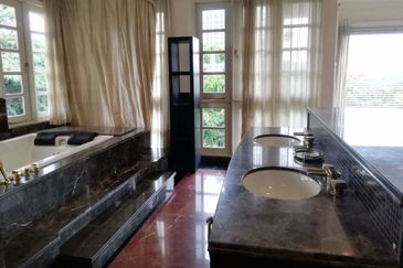 Bangsar Hill - guarded, hilltop, infinity pool, fantastic view