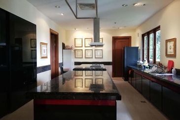 Bangsar Hill - guarded, hilltop, infinity pool, fantastic view