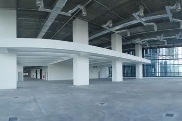 30 feet ceiling (restaurant, live band)