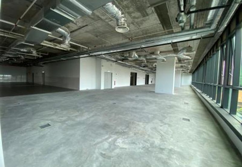 30 feet ceiling (restaurant, live band)