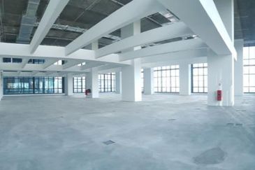 30 feet ceiling (restaurant, live band)