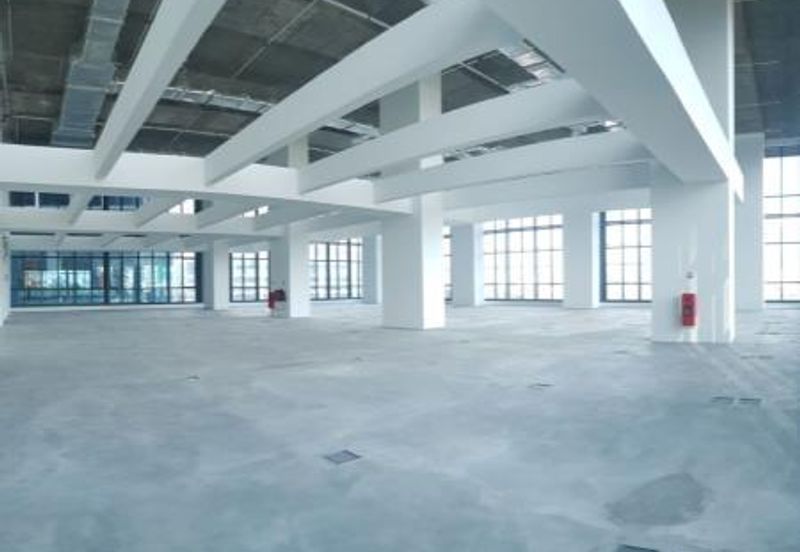 30 feet ceiling (restaurant, live band)