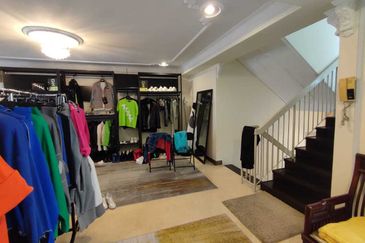 Medang townhouse (extended, 3300sf)