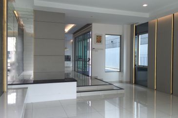 Seputeh Point - guarded, greenery 