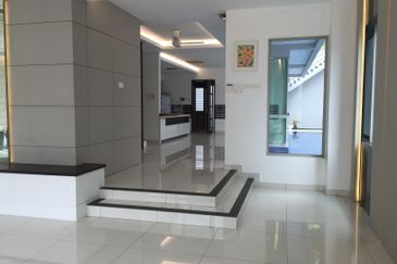 Seputeh Point - guarded, greenery 