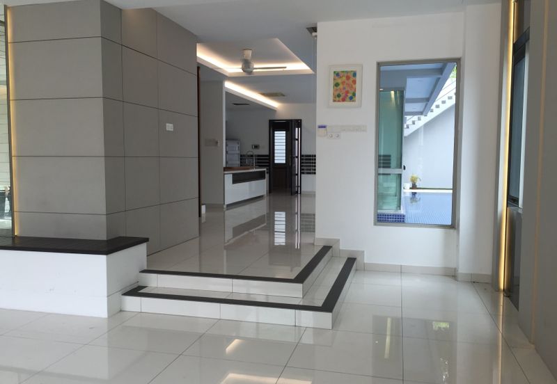 Seputeh Point - guarded, greenery 