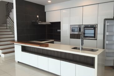 Seputeh Point - guarded, greenery 