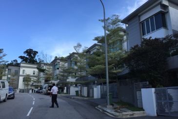 Seputeh Point - guarded, greenery 