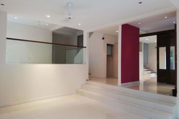 Bangsar - Night guard, modern, quiet