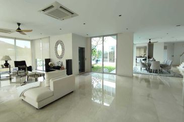 Pantai - Guarded, lift, 7 carpark, nice view