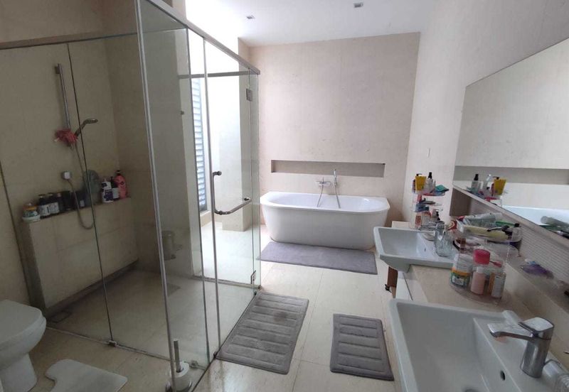 Pantai - Guarded, lift, 7 carpark, nice view