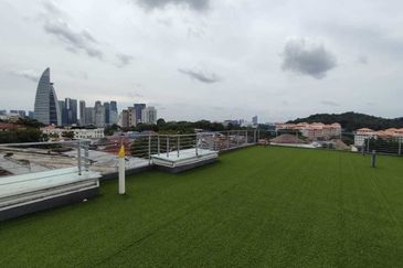 Pantai - Guarded, lift, 7 carpark, nice view