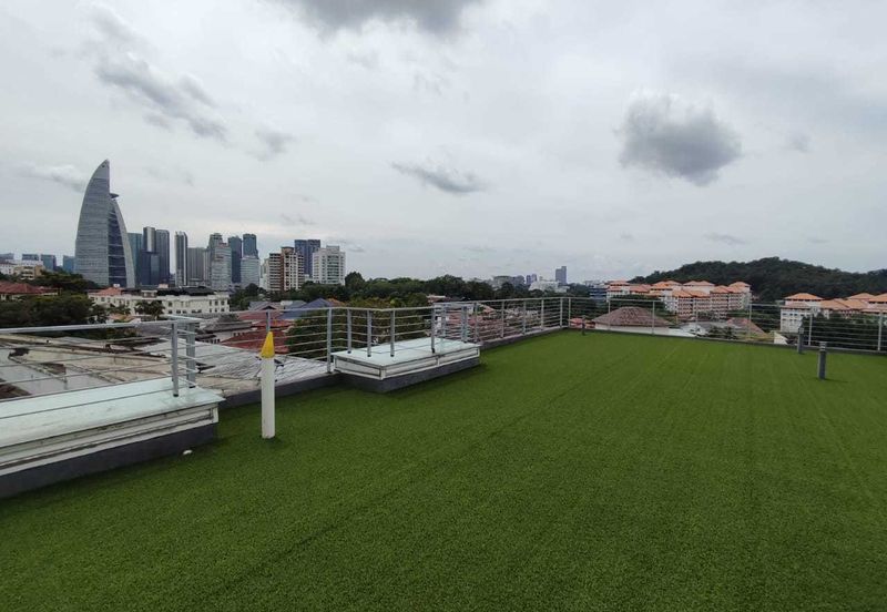 Pantai - Guarded, lift, 7 carpark, nice view