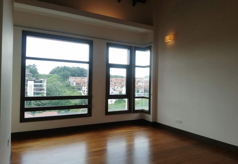 KIARAHILLS - Gated, near shops (move in condition)