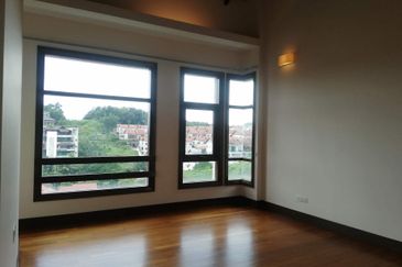 KIARAHILLS - Gated, near shops (move in condition)