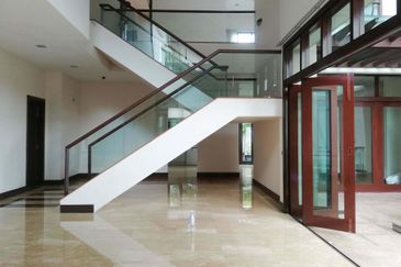 KIARAHILLS - Gated, near shops (move in condition)