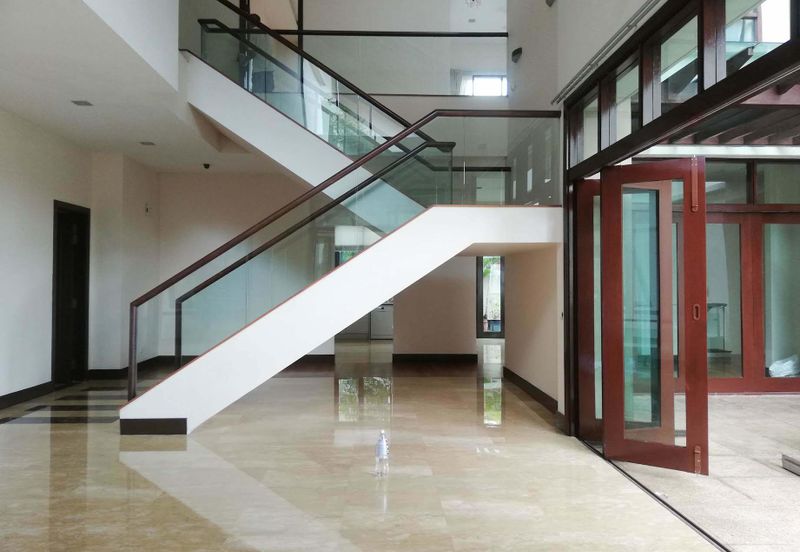 KIARAHILLS - Gated, near shops (move in condition)