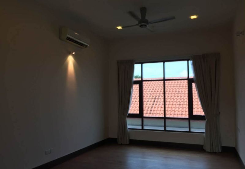 KIARAHILLS - Gated, near shops (move in condition)