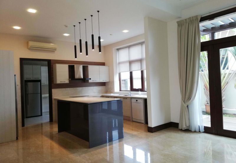 KIARAHILLS - Gated, near shops (move in condition)