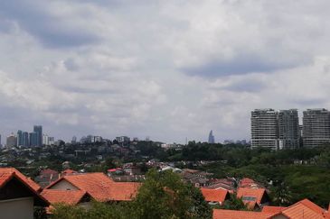 KIARAHILLS - Gated, near shops (move in condition)