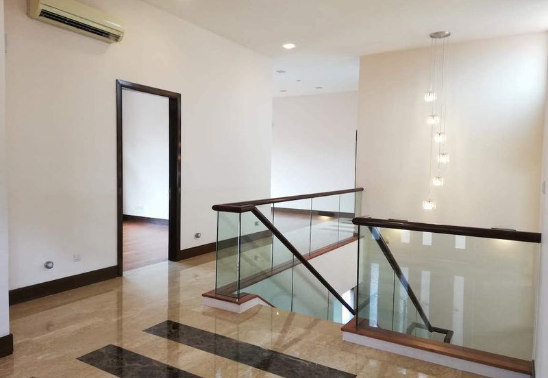 KIARAHILLS - Gated, near shops (move in condition)