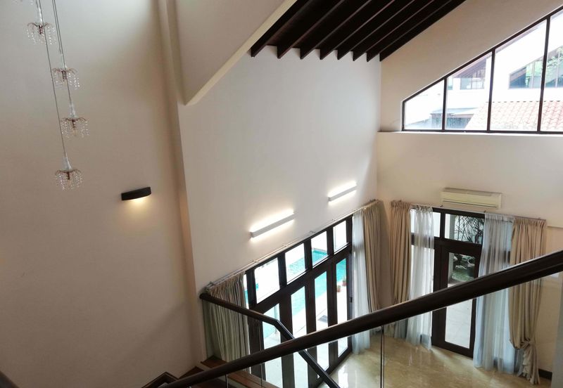 KIARAHILLS - Gated, near shops (move in condition)