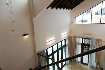 KIARAHILLS - Gated, near shops (move in condition)