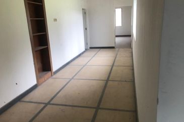 Good Buy! Gurney - KLCC view, flat land (15000sf @ RM490psf)