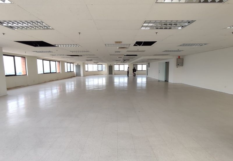 [MRT] Fitted classrooms for school/college/university (whole floor, KLCC view)