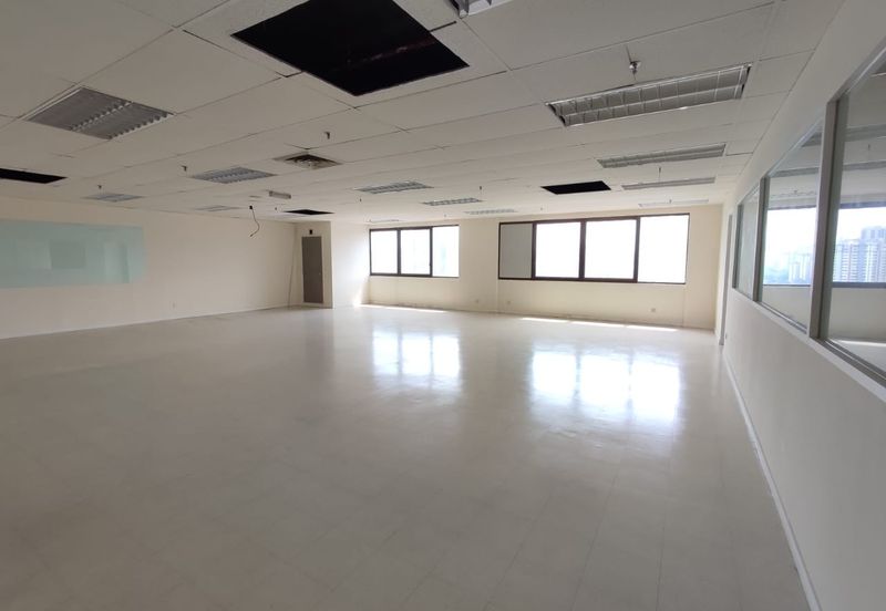 [MRT] Fitted classrooms for school/college/university (whole floor, KLCC view)