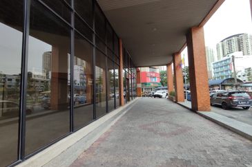 GF - road frontage (for showroom, bank)