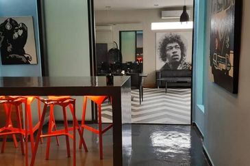 PJ - renovated, corner, large garden (FH)