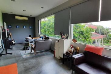 PJ - renovated, corner, large garden (FH)