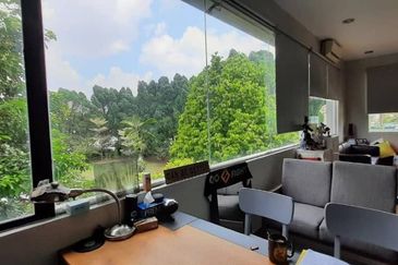 PJ - renovated, corner, large garden (FH)