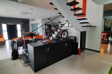 PJ - renovated, corner, large garden (FH)