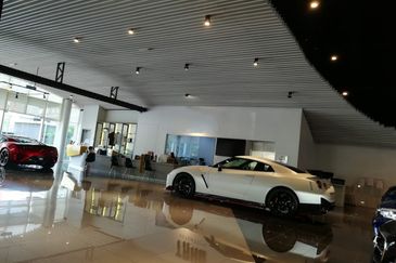 [Tenanted] (With car lift) Showroom, workshop @ Temasya Glenmarie