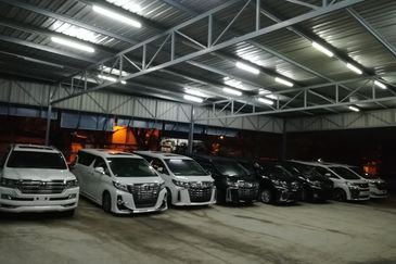 [Tenanted] (With car lift) Showroom, workshop @ Temasya Glenmarie