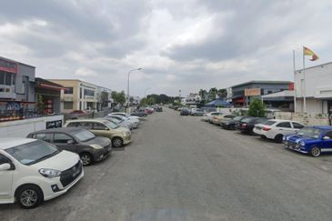 With lift, 30 carpark (good condition) (30000sf land)