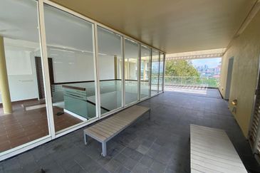 One Menerung (Gated, Next to BSC mall)